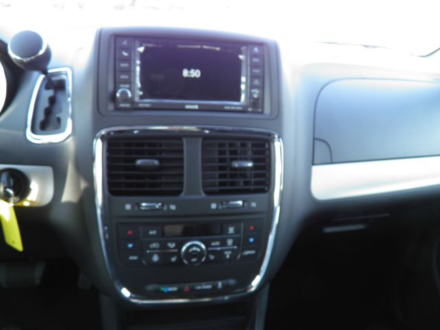 Dodge Grand Caravan 2013 photo 2