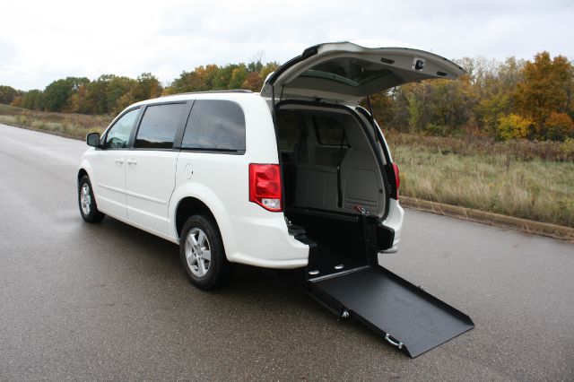 Dodge Grand Caravan 2013 photo 1