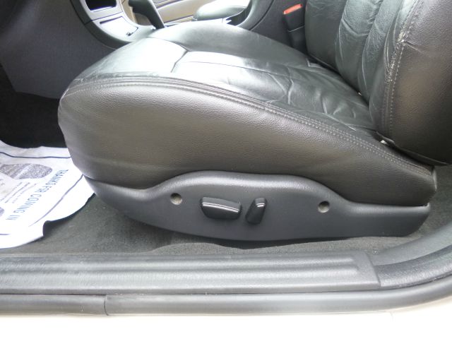 Dodge Intrepid 2004 photo 19