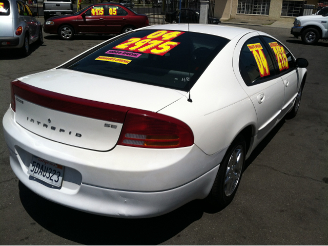 Dodge Intrepid 2004 photo 2