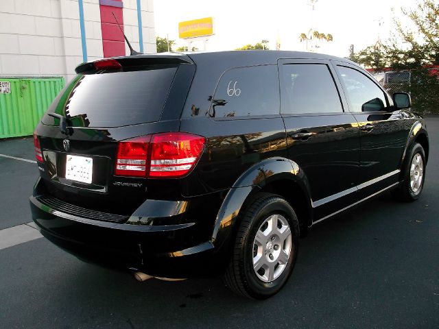 Dodge Journey 2010 photo 2