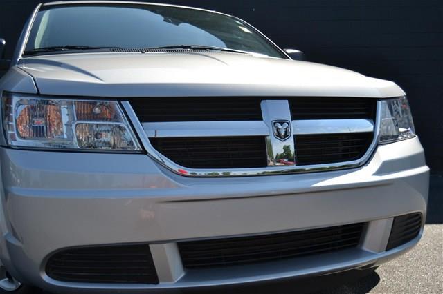 Dodge Journey 2010 photo 2