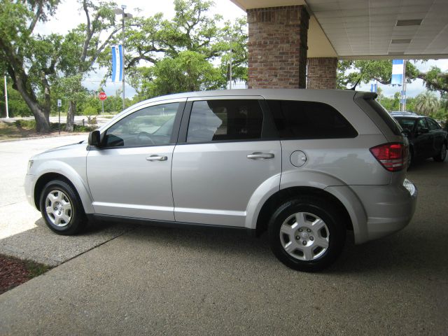 Dodge Journey 2010 photo 2