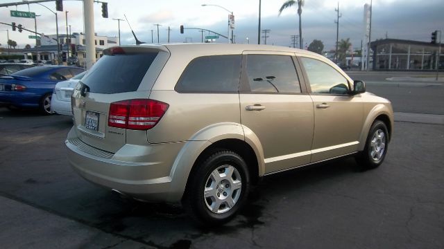 Dodge Journey 2010 photo 2