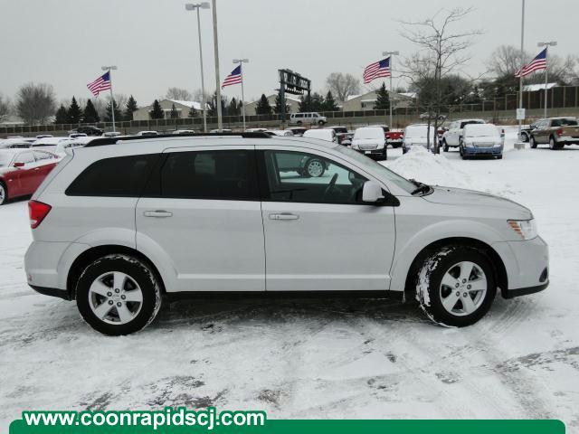 Dodge Journey 2011 photo 1