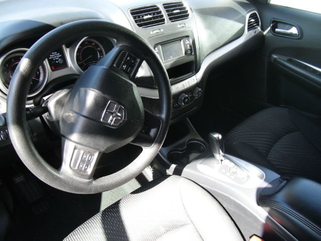 Dodge Journey 2011 photo 2