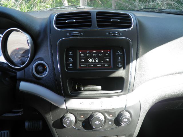 Dodge Journey 2012 photo 2