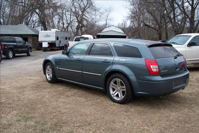 Dodge Magnum 2005 photo 2