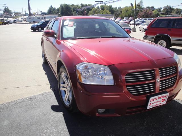 Dodge Magnum 2005 photo 2