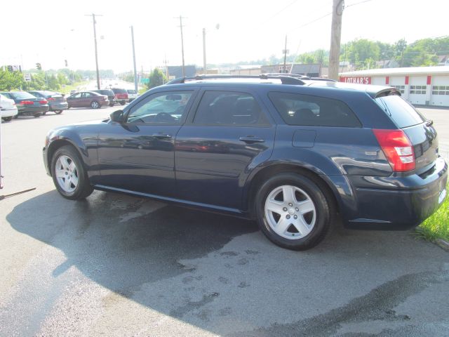 Dodge Magnum 2005 photo 1