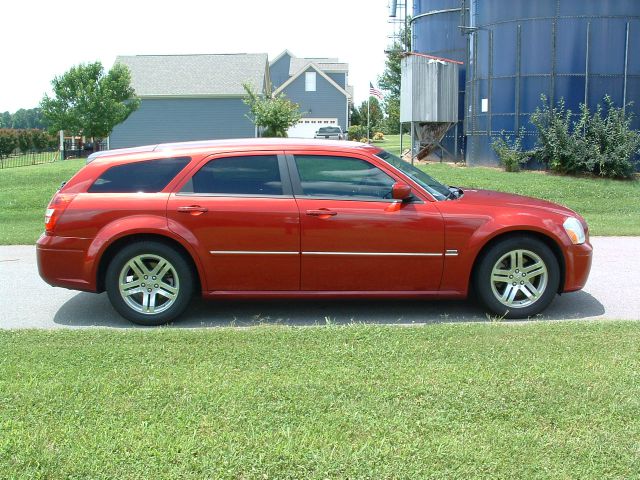 Dodge Magnum 2005 photo 1