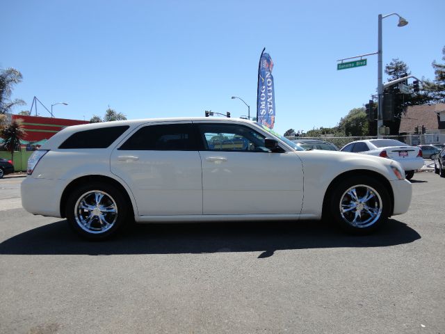 Dodge Magnum 2005 photo 1