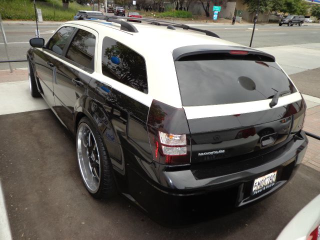 Dodge Magnum 2005 photo 2