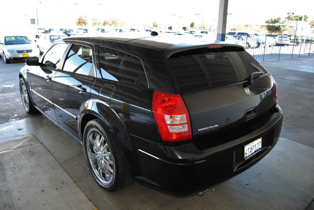 Dodge Magnum 2005 photo 2