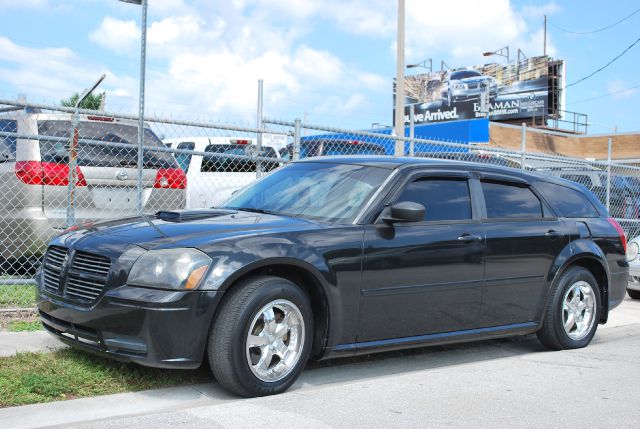 Dodge Magnum 2005 photo 1