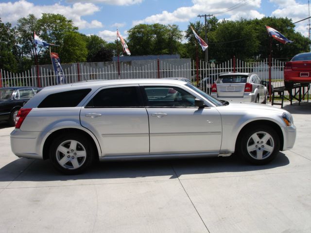 Dodge Magnum 2005 photo 2