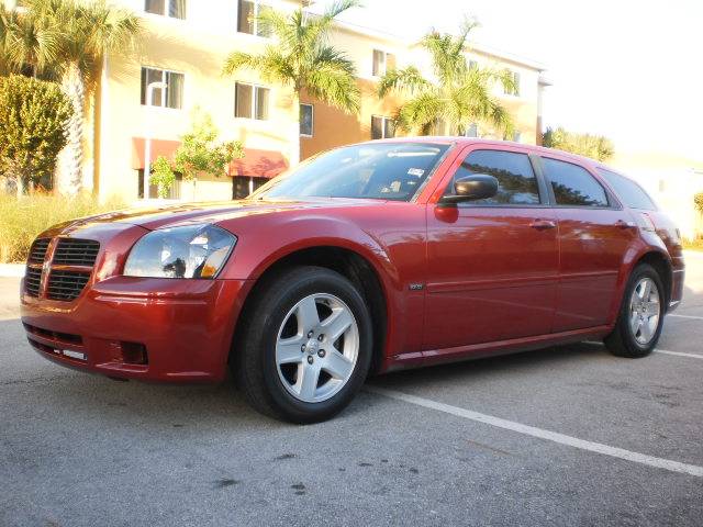 Dodge Magnum 2005 photo 1