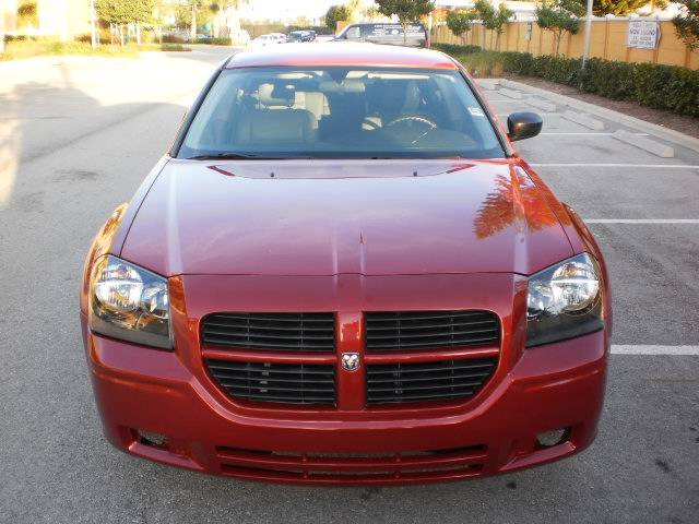 Dodge Magnum 2005 photo 2