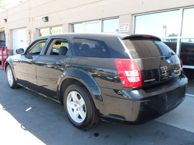 Dodge Magnum 2005 photo 2