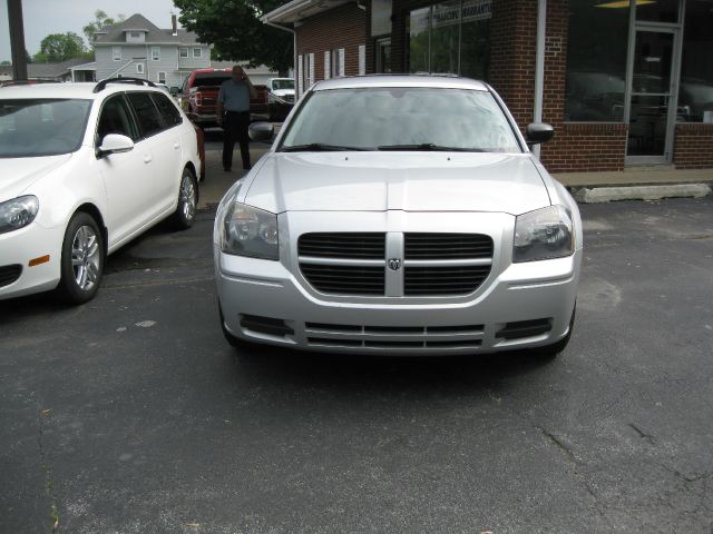 Dodge Magnum PREM Package Wagon