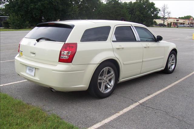 Dodge Magnum 2005 photo 1