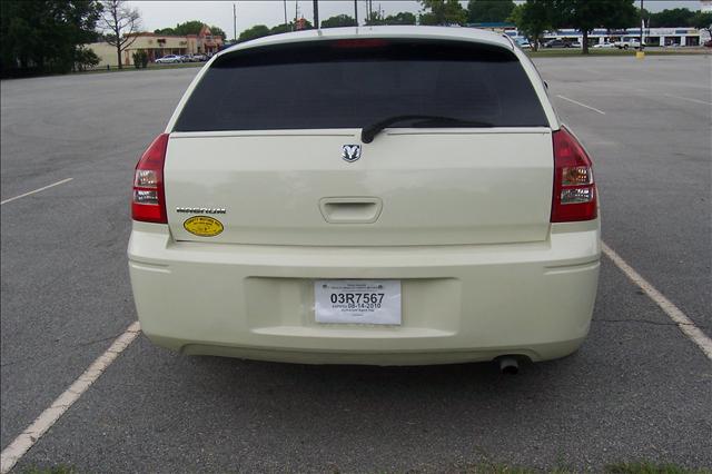 Dodge Magnum 2005 photo 2