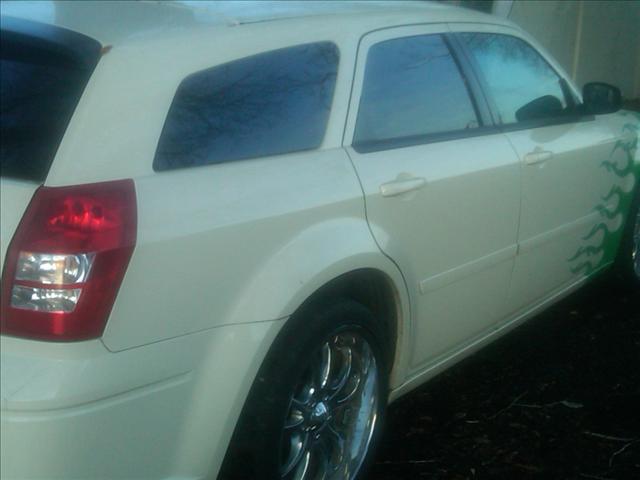 Dodge Magnum 2005 photo 2