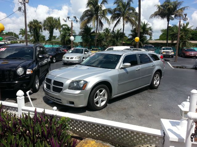 Dodge Magnum 2005 photo 2