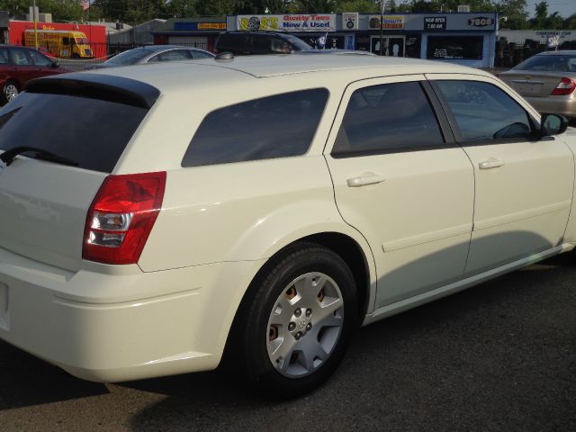 Dodge Magnum 2005 photo 1