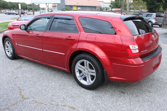 Dodge Magnum 2005 photo 2