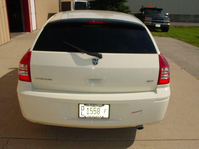 Dodge Magnum 2005 photo 2