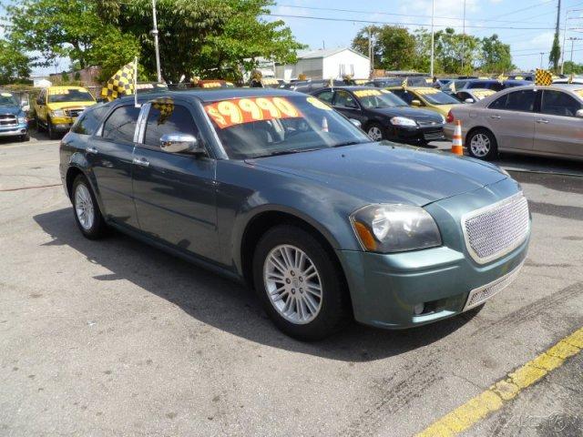 Dodge Magnum SE Unspecified