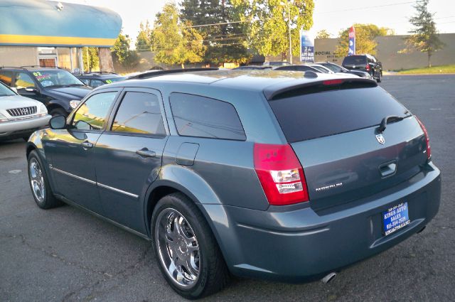 Dodge Magnum 2005 photo 2