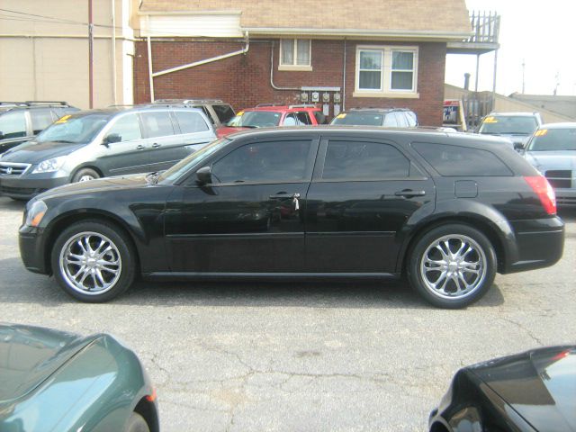 Dodge Magnum 2005 photo 1