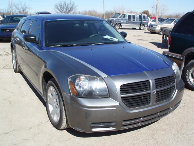 Dodge Magnum SE Wagon