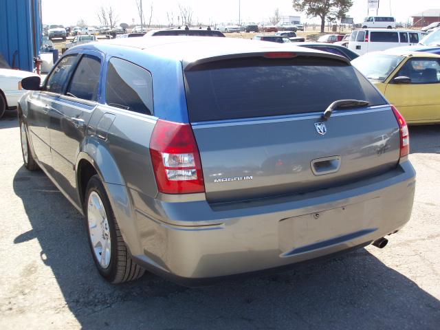 Dodge Magnum 2005 photo 2