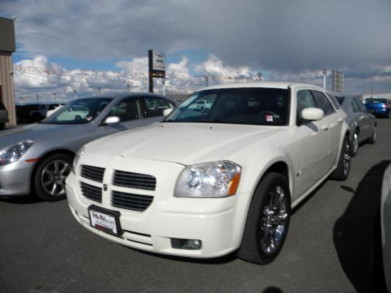 Dodge Magnum SE Wagon