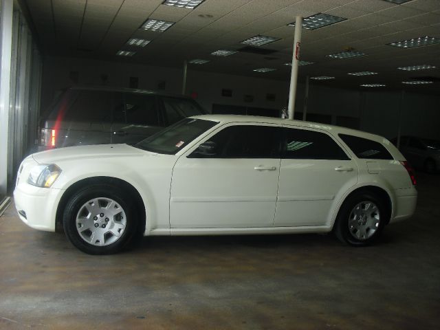 Dodge Magnum 2005 photo 1