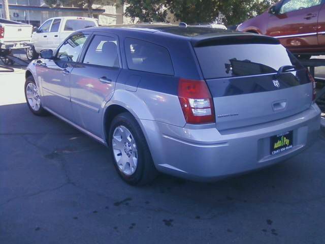 Dodge Magnum 2005 photo 2