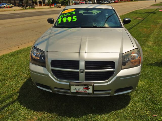 Dodge Magnum SE Wagon