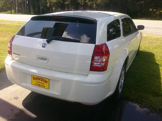 Dodge Magnum 2005 photo 2