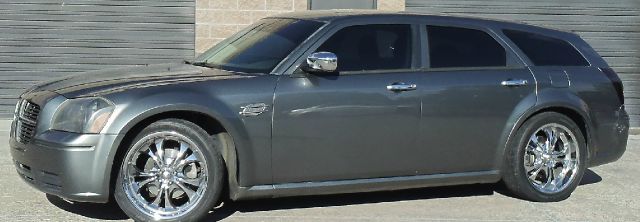 Dodge Magnum 2005 photo 1