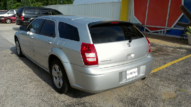 Dodge Magnum 2005 photo 2