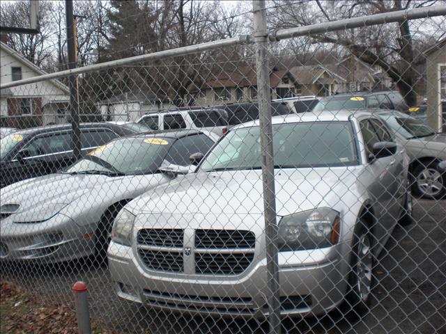 Dodge Magnum SE Wagon