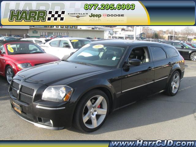 Dodge Magnum XLS 4WD Wagon