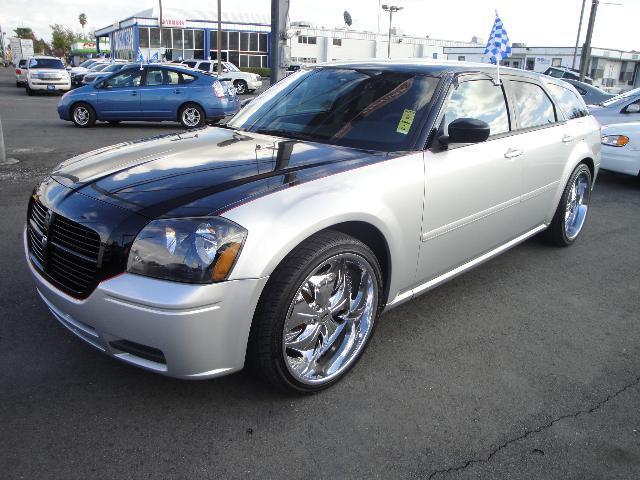 Dodge Magnum SE Wagon