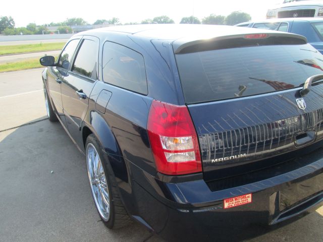 Dodge Magnum SE Wagon