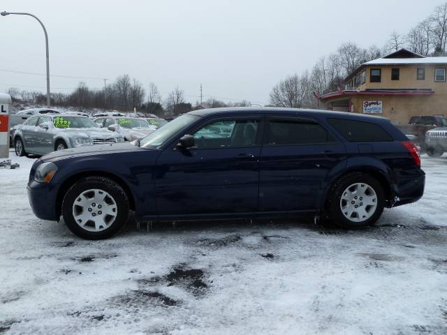 Dodge Magnum SE Wagon