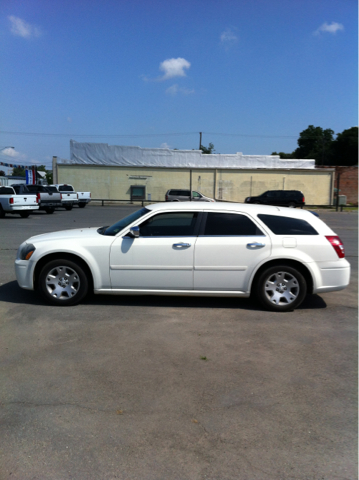 Dodge Magnum 2006 photo 2