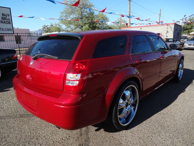 Dodge Magnum SE Wagon